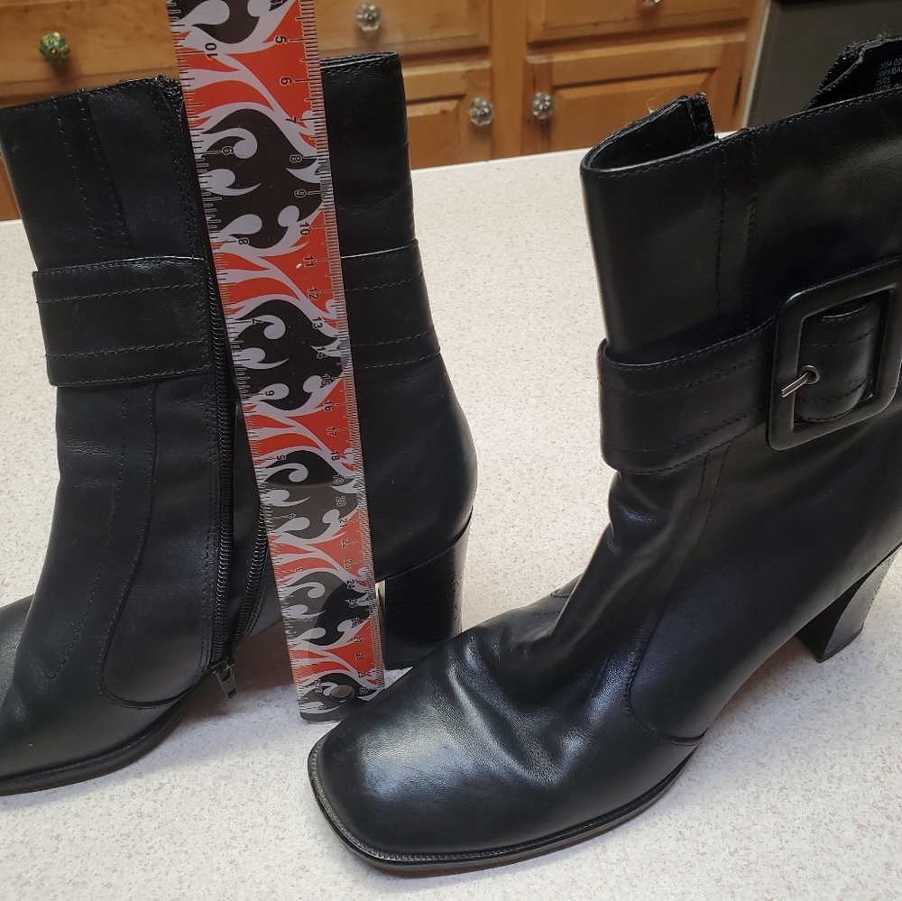BASS SOFT BLACK LEATHER 8.5 ANKLE BOOTS. LIKE NEW!